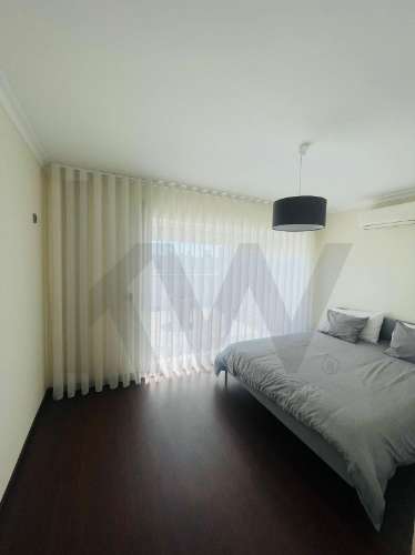 T4 (mais 2 salas), Custóias (Matosinhos), perto da feira e de transportes. Mobilado como novo.