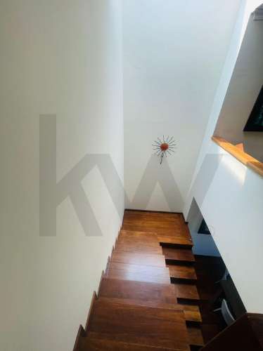 T4 (mais 2 salas), Custóias (Matosinhos), perto da feira e de transportes. Mobilado como novo.