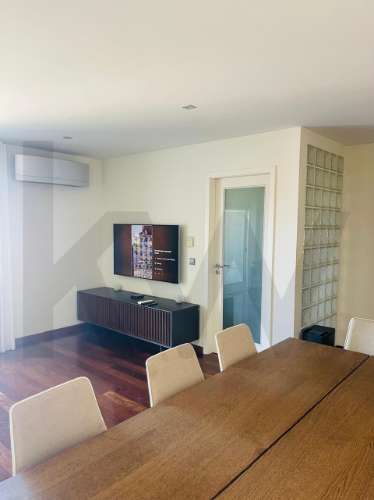 T4 (mais 2 salas), Custóias (Matosinhos), perto da feira e de transportes. Mobilado como novo.