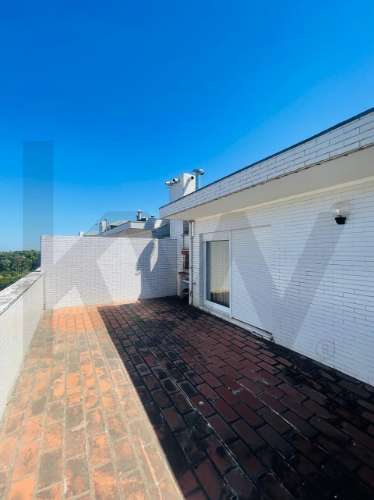 T4 (mais 2 salas), Custóias (Matosinhos), perto da feira e de transportes. Mobilado como novo.