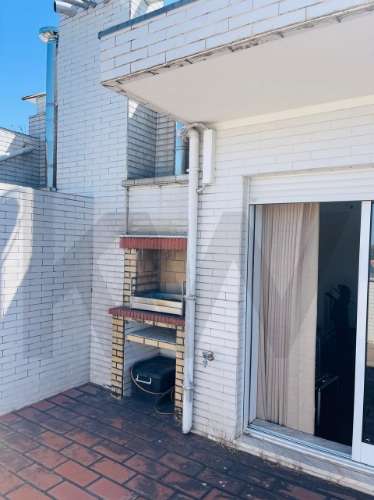 T4 (mais 2 salas), Custóias (Matosinhos), perto da feira e de transportes. Mobilado como novo.