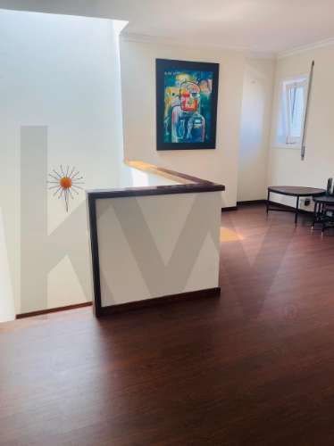 T4 (mais 2 salas), Custóias (Matosinhos), perto da feira e de transportes. Mobilado como novo.