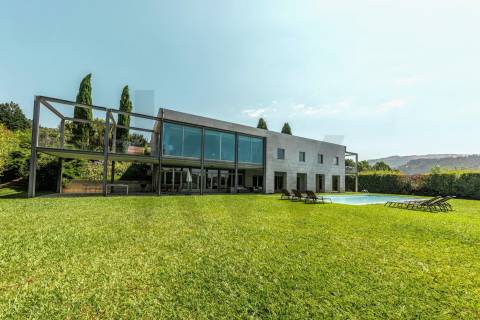 Sofisticada Moradia T5 c/ piscina junto ao rio Tâmega