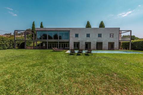 Sofisticada Moradia T5 c/ piscina junto ao rio Tâmega