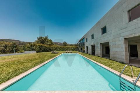 Sofisticada Moradia T5 c/ piscina junto ao rio Tâmega