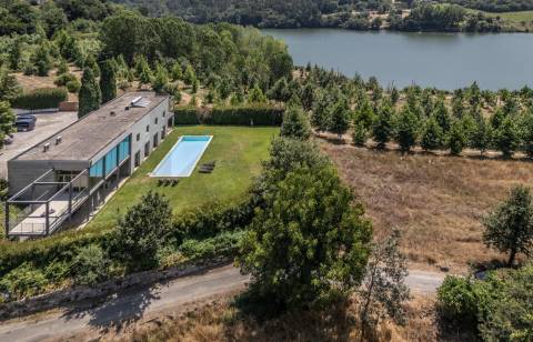 Sofisticada Moradia T5 c/ piscina junto ao rio Tâmega