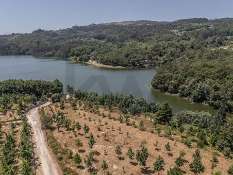Sofisticada Moradia T5 c/ piscina junto ao rio Tâmega