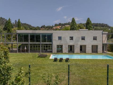 Sofisticada Moradia T5 c/ piscina junto ao rio Tâmega
