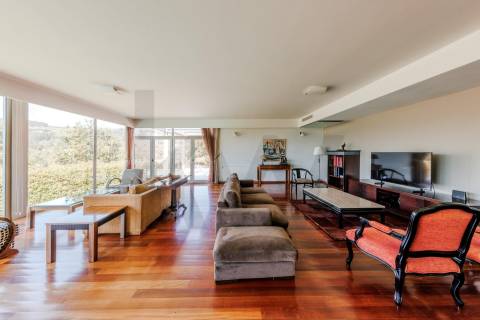 Sofisticada Moradia T5 c/ piscina junto ao rio Tâmega