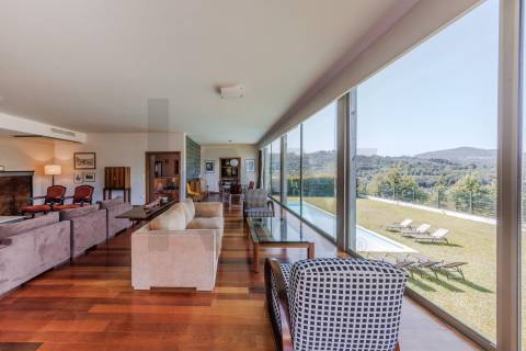 Sofisticada Moradia T5 c/ piscina junto ao rio Tâmega