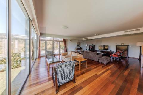 Sofisticada Moradia T5 c/ piscina junto ao rio Tâmega