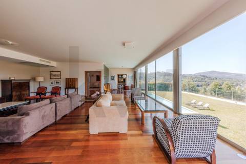 Sofisticada Moradia T5 c/ piscina junto ao rio Tâmega