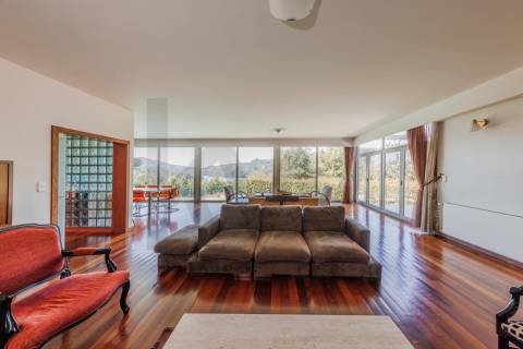 Sofisticada Moradia T5 c/ piscina junto ao rio Tâmega