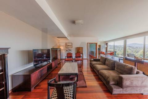 Sofisticada Moradia T5 c/ piscina junto ao rio Tâmega