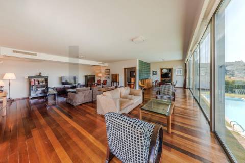 Sofisticada Moradia T5 c/ piscina junto ao rio Tâmega