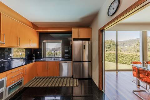 Sofisticada Moradia T5 c/ piscina junto ao rio Tâmega