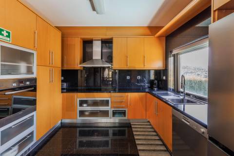 Sofisticada Moradia T5 c/ piscina junto ao rio Tâmega