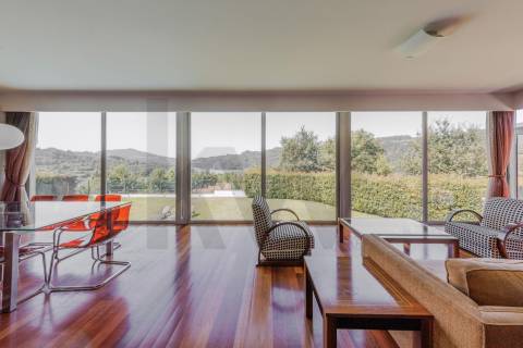 Sofisticada Moradia T5 c/ piscina junto ao rio Tâmega