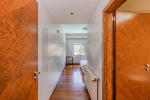 Sofisticada Moradia T5 c/ piscina junto ao rio Tâmega