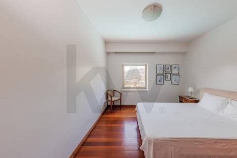 Sofisticada Moradia T5 c/ piscina junto ao rio Tâmega