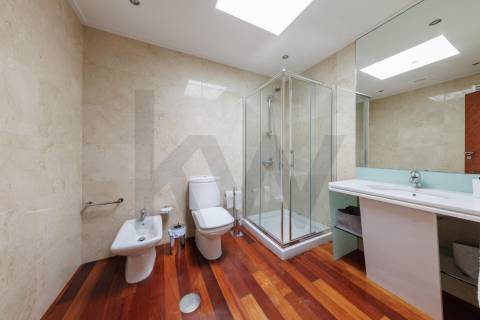 Sofisticada Moradia T5 c/ piscina junto ao rio Tâmega