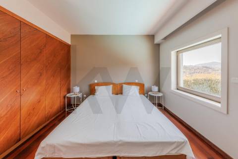 Sofisticada Moradia T5 c/ piscina junto ao rio Tâmega