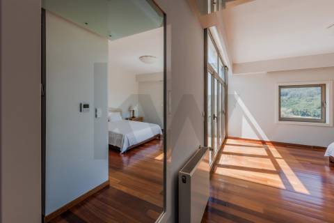 Sofisticada Moradia T5 c/ piscina junto ao rio Tâmega