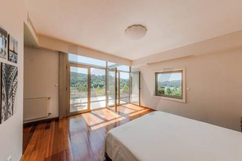 Sofisticada Moradia T5 c/ piscina junto ao rio Tâmega