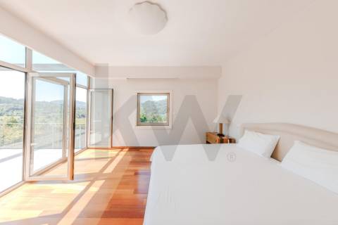 Sofisticada Moradia T5 c/ piscina junto ao rio Tâmega