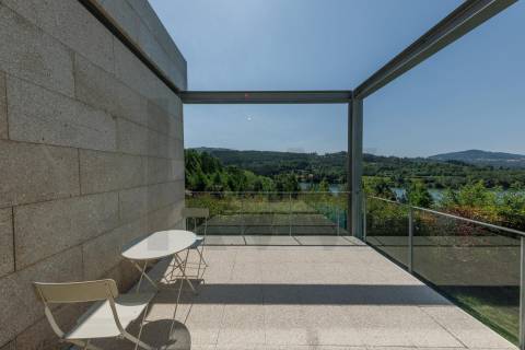 Sofisticada Moradia T5 c/ piscina junto ao rio Tâmega