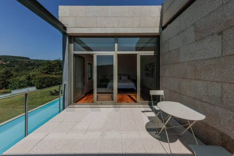 Sofisticada Moradia T5 c/ piscina junto ao rio Tâmega