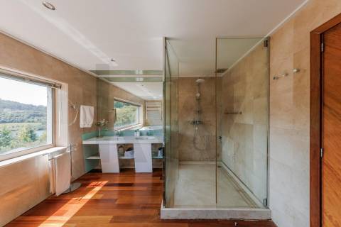 Sofisticada Moradia T5 c/ piscina junto ao rio Tâmega