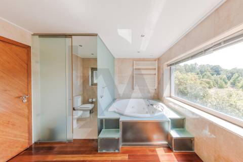 Sofisticada Moradia T5 c/ piscina junto ao rio Tâmega