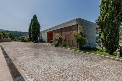 Sofisticada Moradia T5 c/ piscina junto ao rio Tâmega