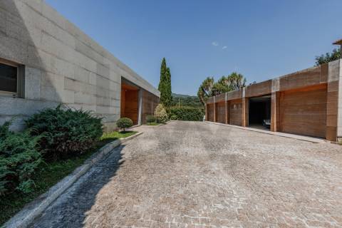 Sofisticada Moradia T5 c/ piscina junto ao rio Tâmega