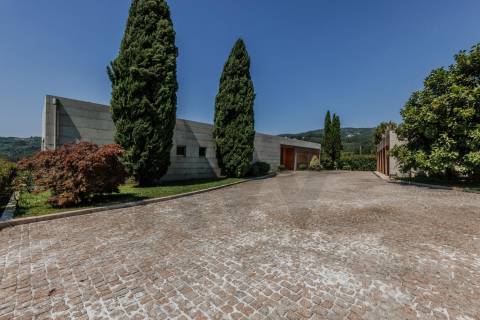 Sofisticada Moradia T5 c/ piscina junto ao rio Tâmega