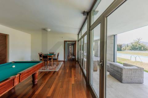 Sofisticada Moradia T5 c/ piscina junto ao rio Tâmega