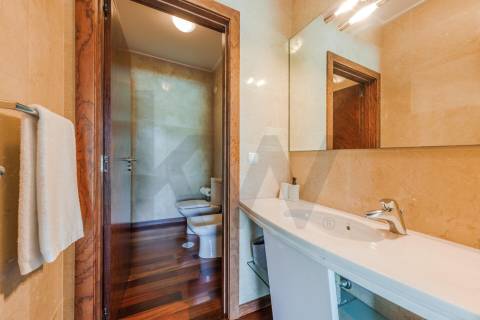 Sofisticada Moradia T5 c/ piscina junto ao rio Tâmega