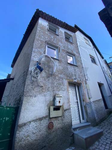 Moradia em Banda T3 C/ Terraço  - Alcongosta - Fundão