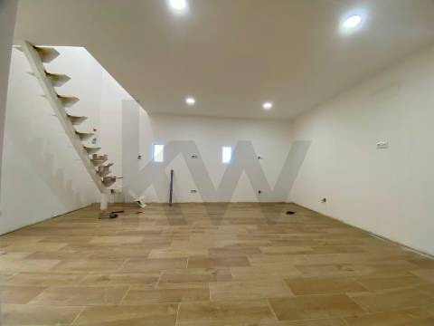 Moradia em Banda T3 C/ Terraço  - Alcongosta - Fundão