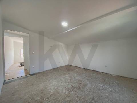 Moradia em Banda T3 C/ Terraço  - Alcongosta - Fundão