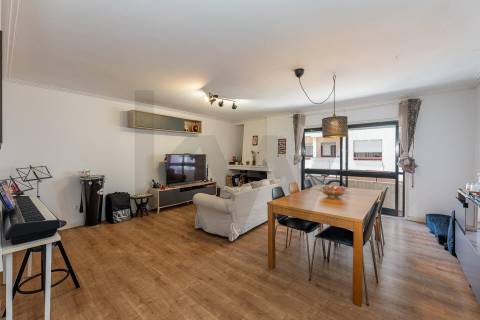 T3 com varandas e marquise em Leça da Palmeira