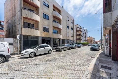 T3 com varandas e marquise em Leça da Palmeira