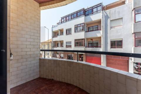 T3 com varandas e marquise em Leça da Palmeira