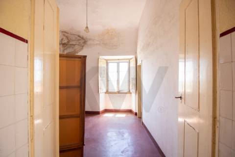 Moradia senhorial com jardim, terraços e garagem no centro histórico de Évora