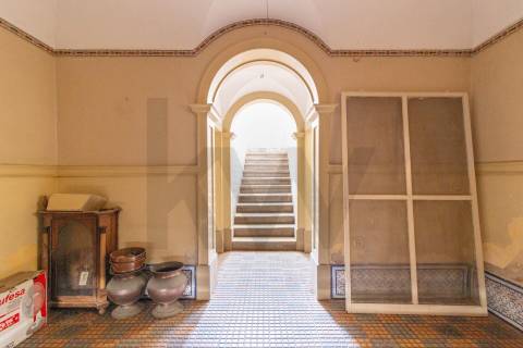 Moradia senhorial com jardim, terraços e garagem no centro histórico de Évora