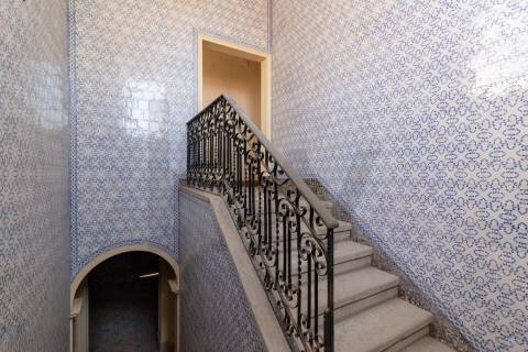 Moradia senhorial com jardim, terraços e garagem no centro histórico de Évora