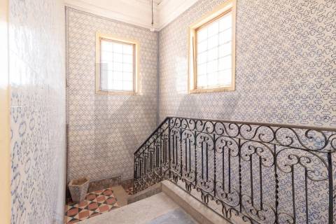 Moradia senhorial com jardim, terraços e garagem no centro histórico de Évora