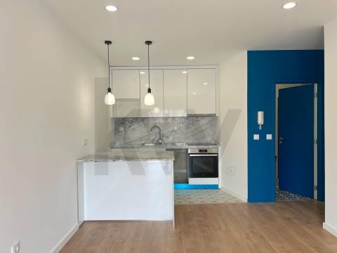 Apartamento T1 com varanda junto ao Carvalhido