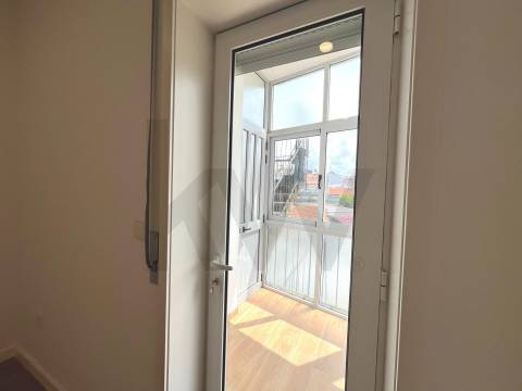 Apartamento T1 com varanda junto ao Carvalhido